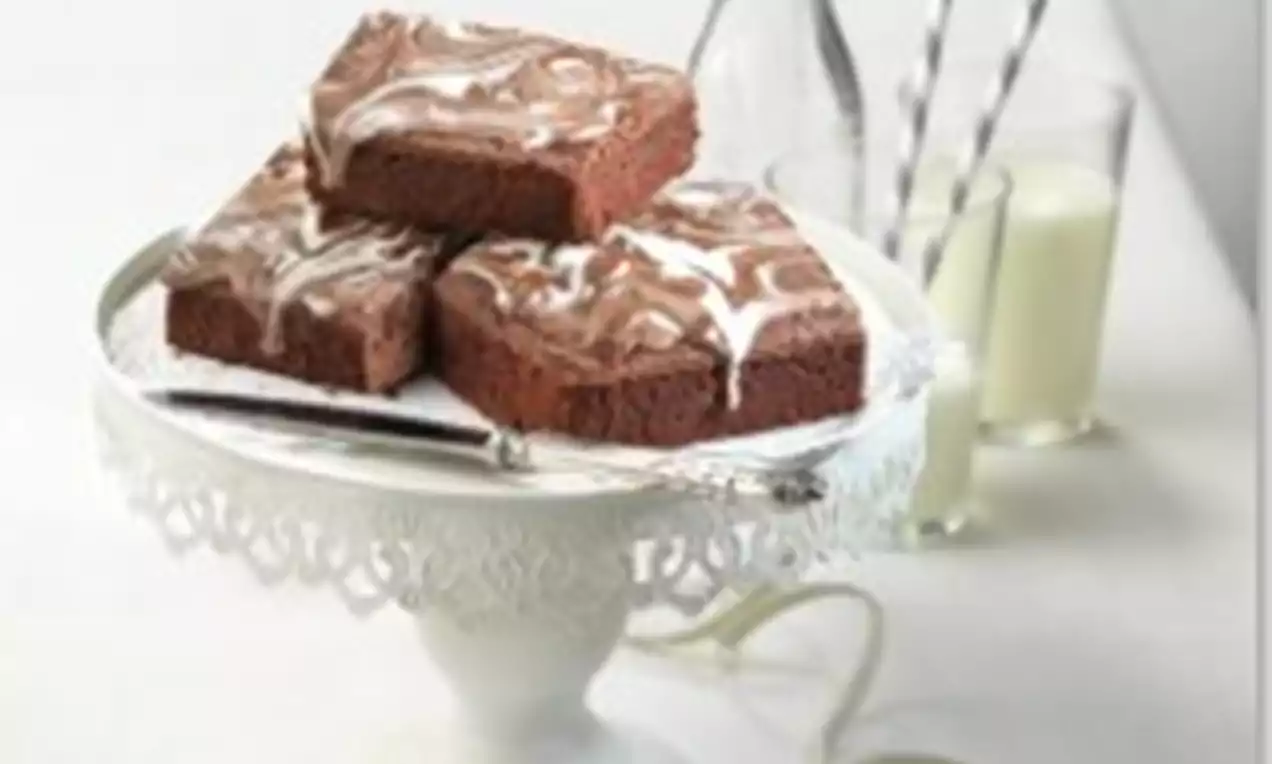 DR. OETKER - Kit Brownies Navidad 513 g, Intenso Sabor a Chocolate, Textura  Crujiente, Incluye Preparado para Brownies, Bolitas de Chocolate y Lápices  Pasteleros de Colores : : Alimentación y bebidas
