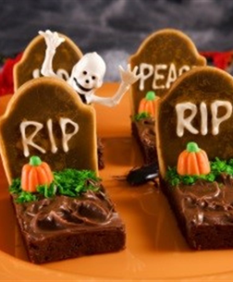 Brownies tumba con galleta RIP Halloween